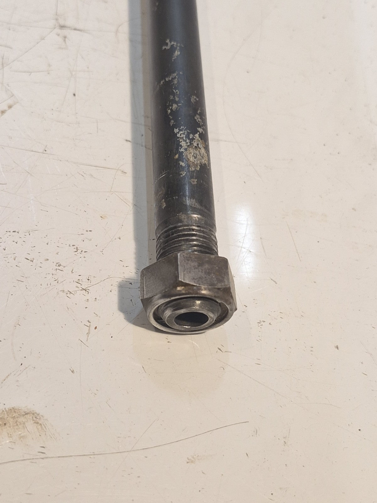 Yamaha FZS 600 FAZER Swinging Arm Spindle