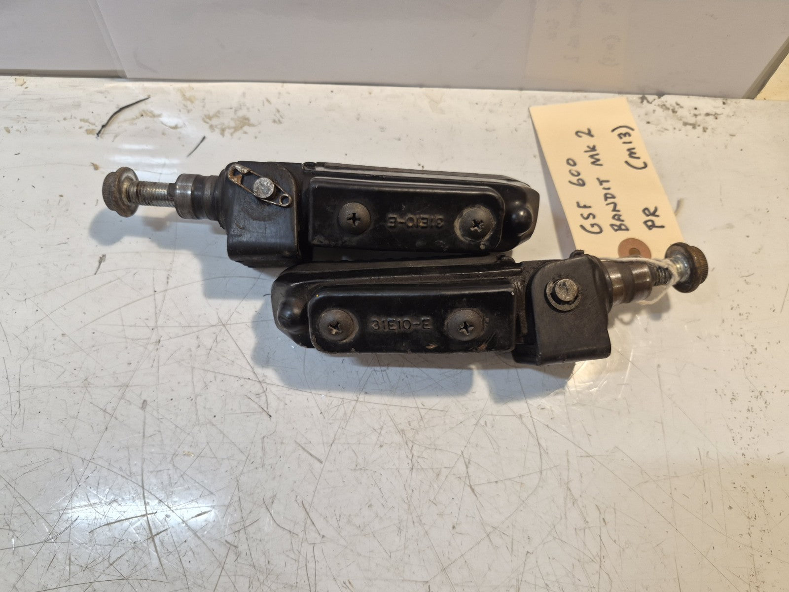 Suzuki GSF 600 Bandit Mk2 Footpegs, Riders, Pair
