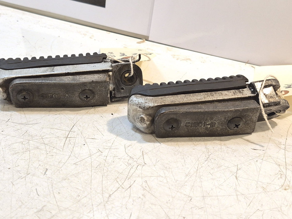 Suzuki GSF 600 Bandit Mk1 Riders Footpegs, Pair