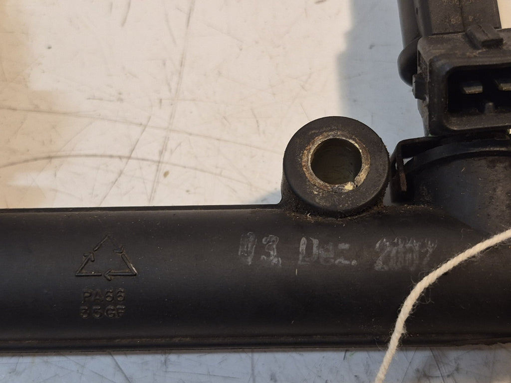 Triumph Daytona 955i Injector Rail