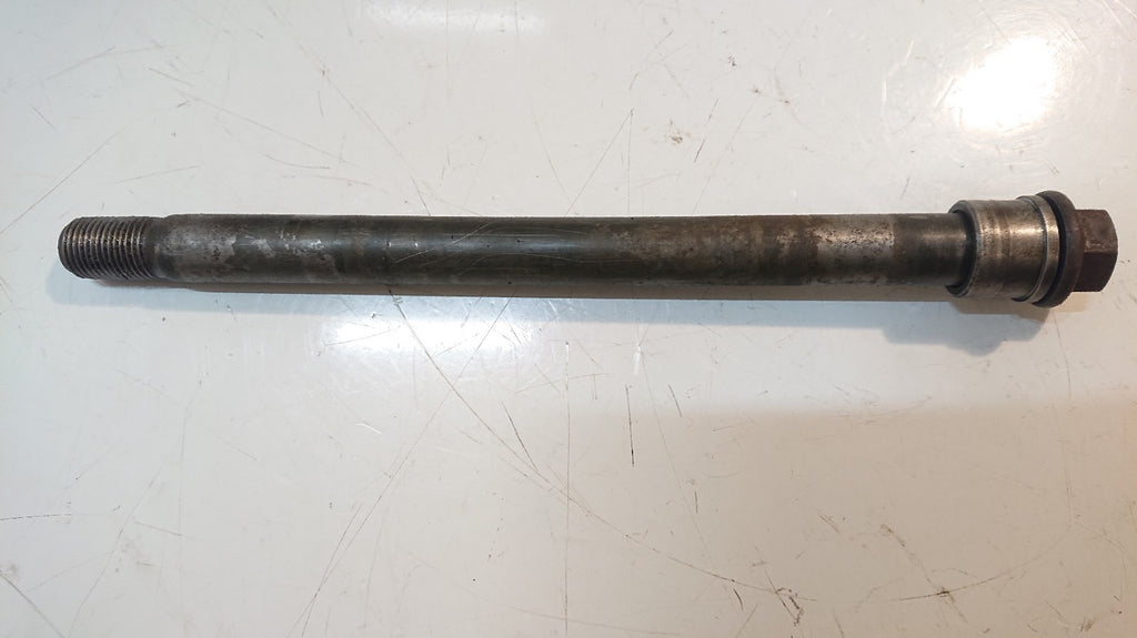 Yamaha FZS 600 FAZER Front Wheel Spindle