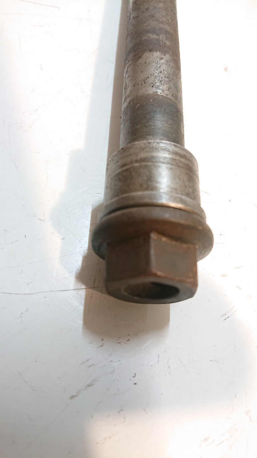 Yamaha FZS 600 FAZER Front Wheel Spindle